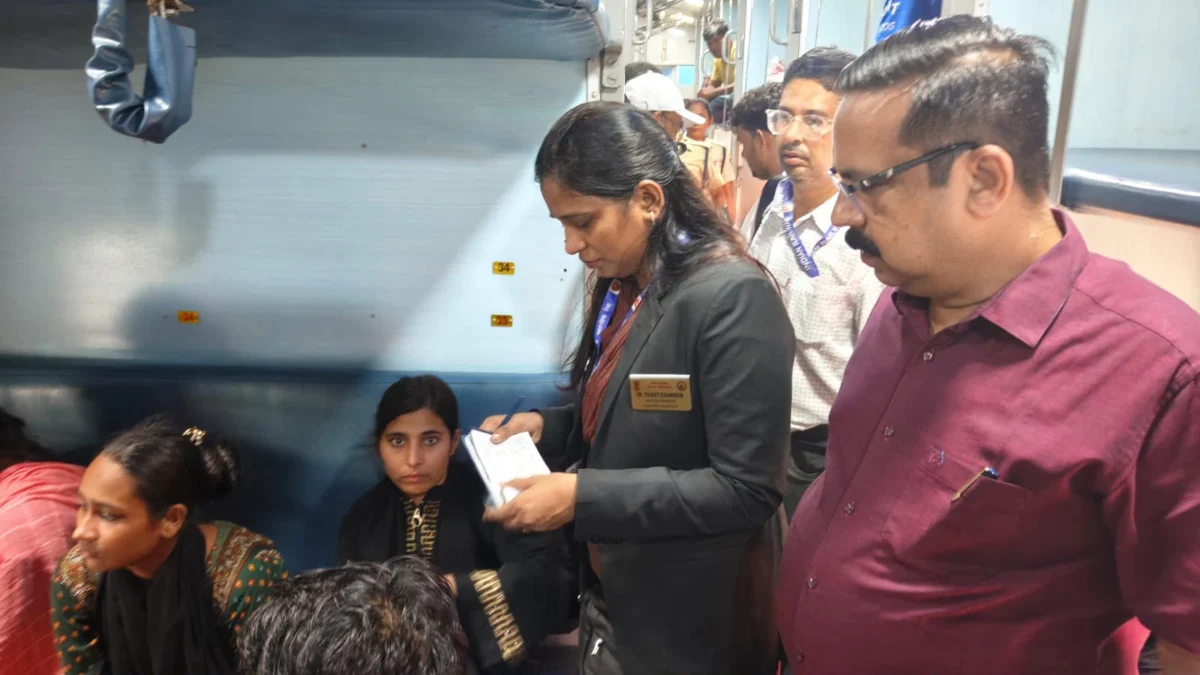 भागलपुर–जमालपुर रेलखंड में मालदा मंडल का सघन टिकट जांच अभियान, 313 मामलों में वसूले गए ₹3.32 लाख से अधिक जुर्माना
