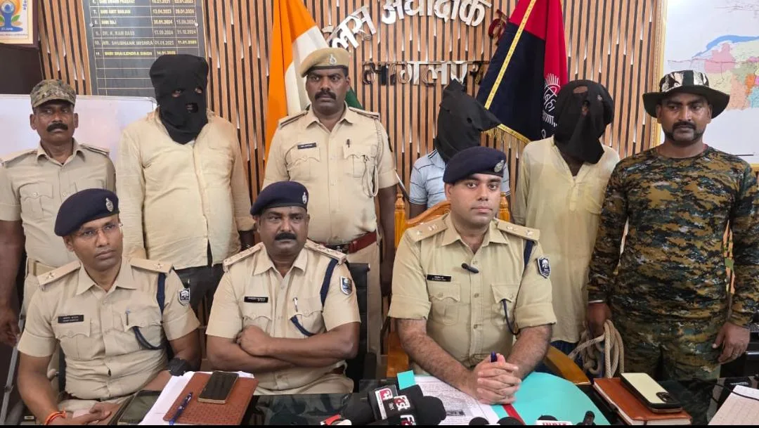 भागलपुर में बड़ी कार्रवाई: शंकरपुर दियारा से हथियारों का जखीरा बरामद, तीन अपराधी गिरफ्तार