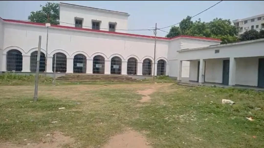 भागलपुर के 100 साल पुराने स्कूल मैदान पर छिड़ा विवाद, पार्क बनेगा या बच्चों का खेल मैदान बचेगा?