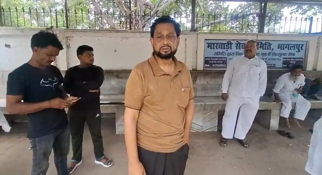 ससुराल जाते समय युवक की सड़क हादसे में मौत, 12 घंटे बाद भी पोस्टमार्टम नहीं होने पर परिजनों का हंगामा