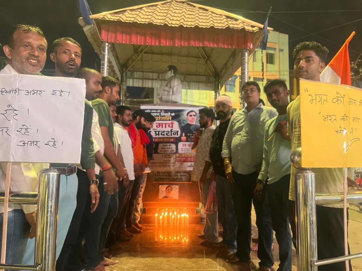 भरत भूषण तिवारी को श्रद्धांजलि देने उमड़ा जनसैलाब, भागलपुर में कैंडल मार्च के साथ निष्पक्ष जांच की उठी मांग