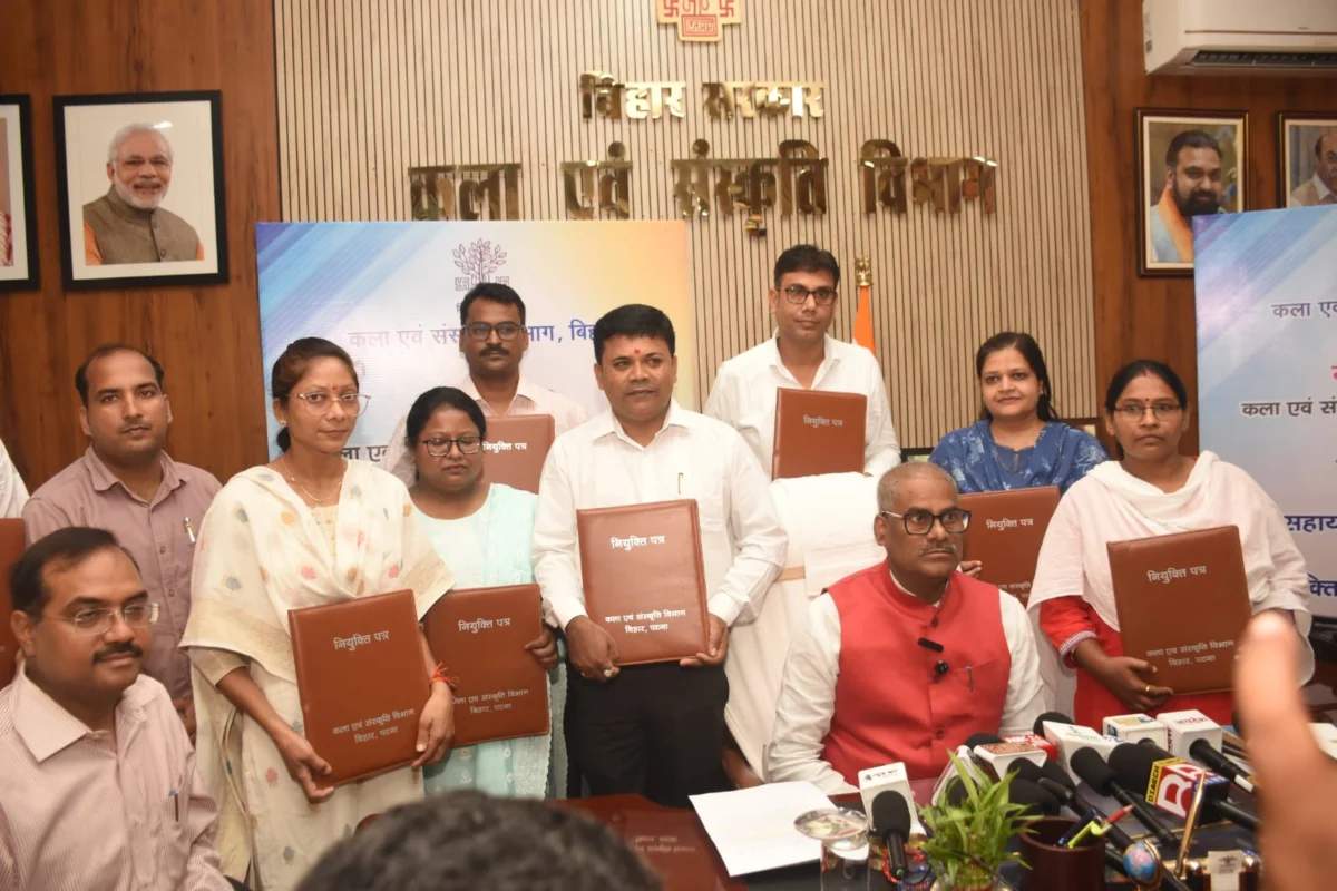 बिहार कला एवं संस्कृति विभाग में 9 अधिकारियों को मिली नई जिम्मेदारी, मंत्री ने सौंपे नियुक्ति पत्र