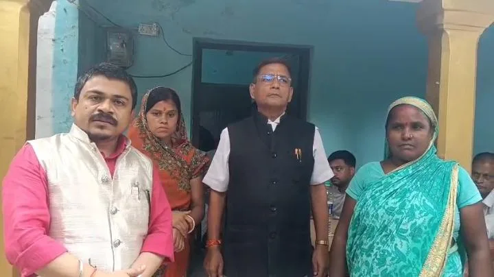 भागलपुर न्यायालय में दो पक्षों के विवाद का शांतिपूर्ण समाधान, समझौते के बाद दोनों परिवारों में सुलह