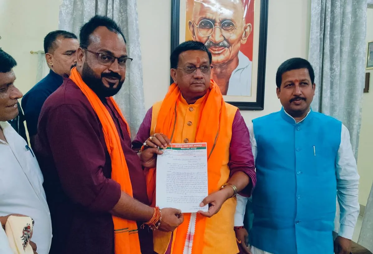 अकबरनगर की वर्षों से खाली पड़ी सरकारी जमीन के उपयोग की उठी मांग, भाजपा नेताओं ने मंत्री को सौंपा ज्ञापन