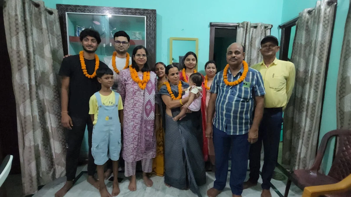 पिता का साया उठा, मां ने नहीं टूटने दिया हौसला; BPSC में 85वीं रैंक लाकर SDM बनीं श्वेता भारती 2 पिता का साया उठा, मां ने नहीं टूटने दिया हौसला; BPSC में 85वीं रैंक लाकर SDM बनीं श्वेता भारती