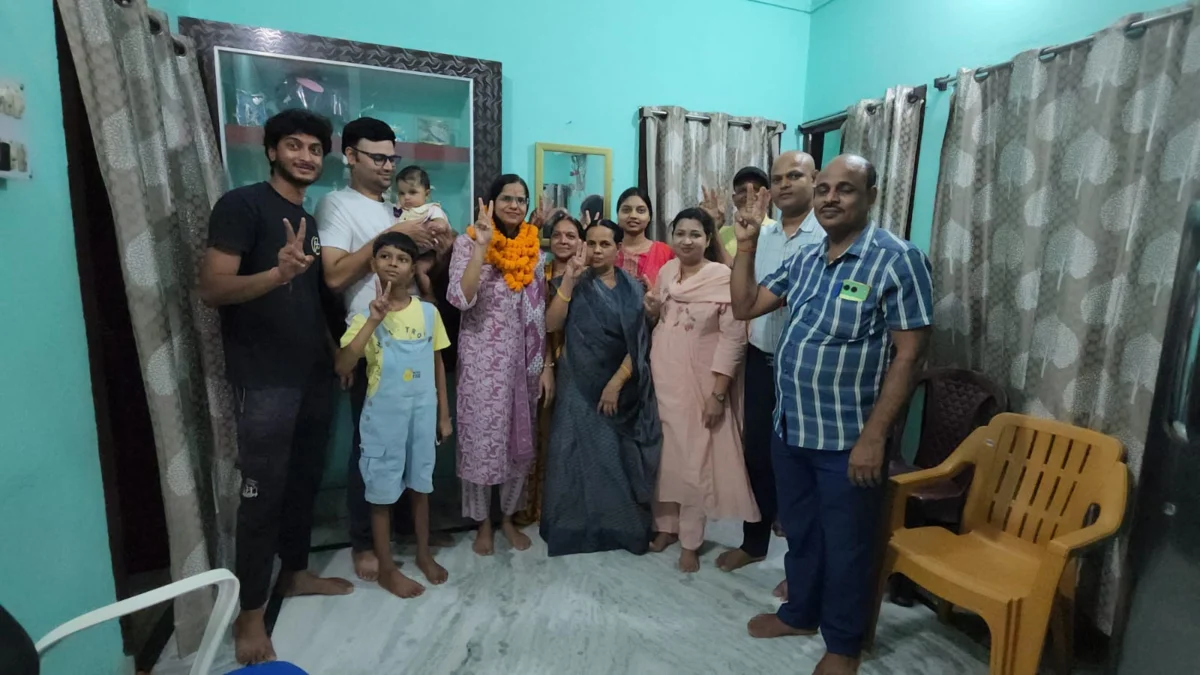 पिता का साया उठा, मां ने नहीं टूटने दिया हौसला; BPSC में 85वीं रैंक लाकर SDM बनीं श्वेता भारती 4 पिता का साया उठा, मां ने नहीं टूटने दिया हौसला; BPSC में 85वीं रैंक लाकर SDM बनीं श्वेता भारती