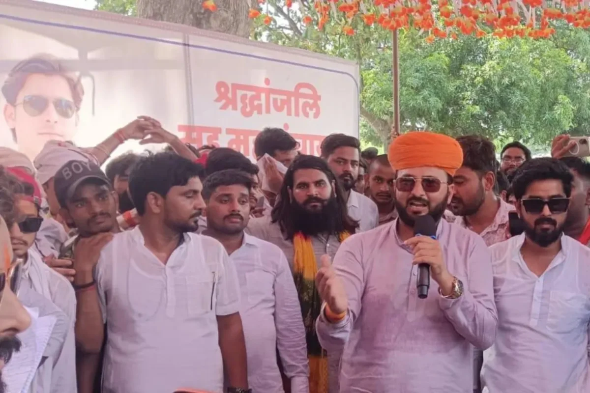 भरत तिवारी एनकाउंटर पर उबाल: महापंचायत में उठीं 5 बड़ी मांगें, पिता और भाई हुए भावुक