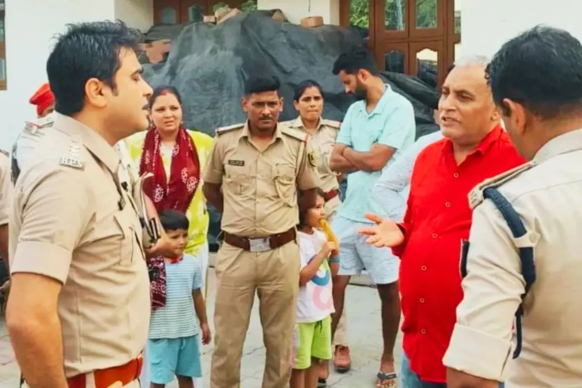 मोकामा में गैंगस्टर सोनू-मोनू गैंग पर पुलिस की बड़ी कार्रवाई, घर पर रेड के बाद पिता प्रमोद सिंह गिरफ्तार