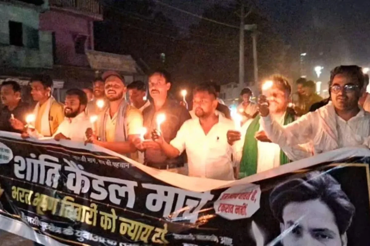भरत भूषण तिवारी एनकाउंटर मामले में न्याय की मांग तेज, गोपालगंज में युवाओं ने निकाला कैंडल मार्च