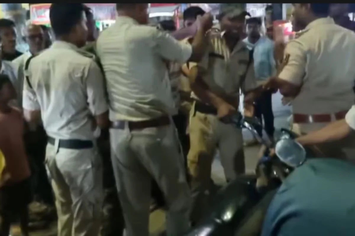 नवादा में वाहन जांच के दौरान बवाल, युवक की पिटाई का वीडियो वायरल होने के बाद उठे सवाल; जांच के घेरे में पूरी घटना