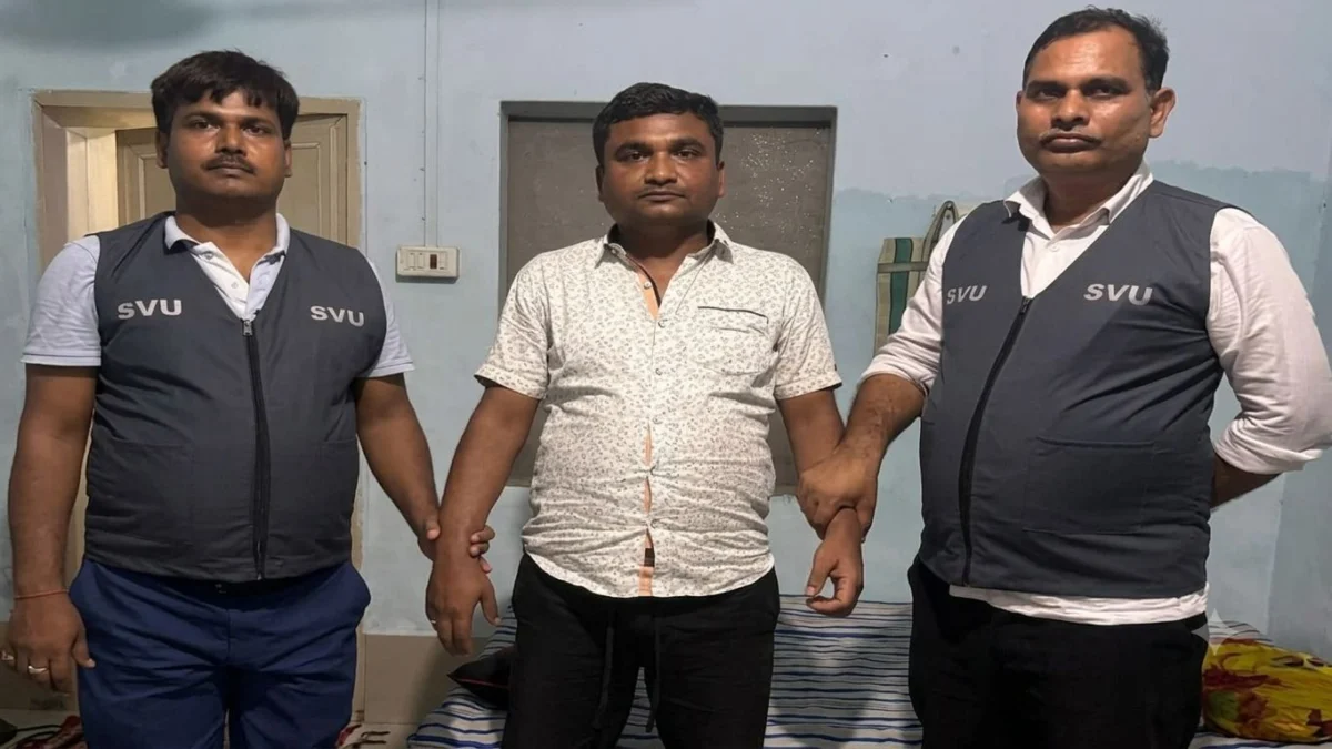 बिहार में रिश्वतखोर BDO गिरफ्तार! 16 लाख के बिल भुगतान के बदले मांग रहा था कमीशन, विजिलेंस ने रंगे हाथ दबोचा 1 बिहार में रिश्वतखोर BDO गिरफ्तार! 16 लाख के बिल भुगतान के बदले मांग रहा था कमीशन, विजिलेंस ने रंगे हाथ दबोचा