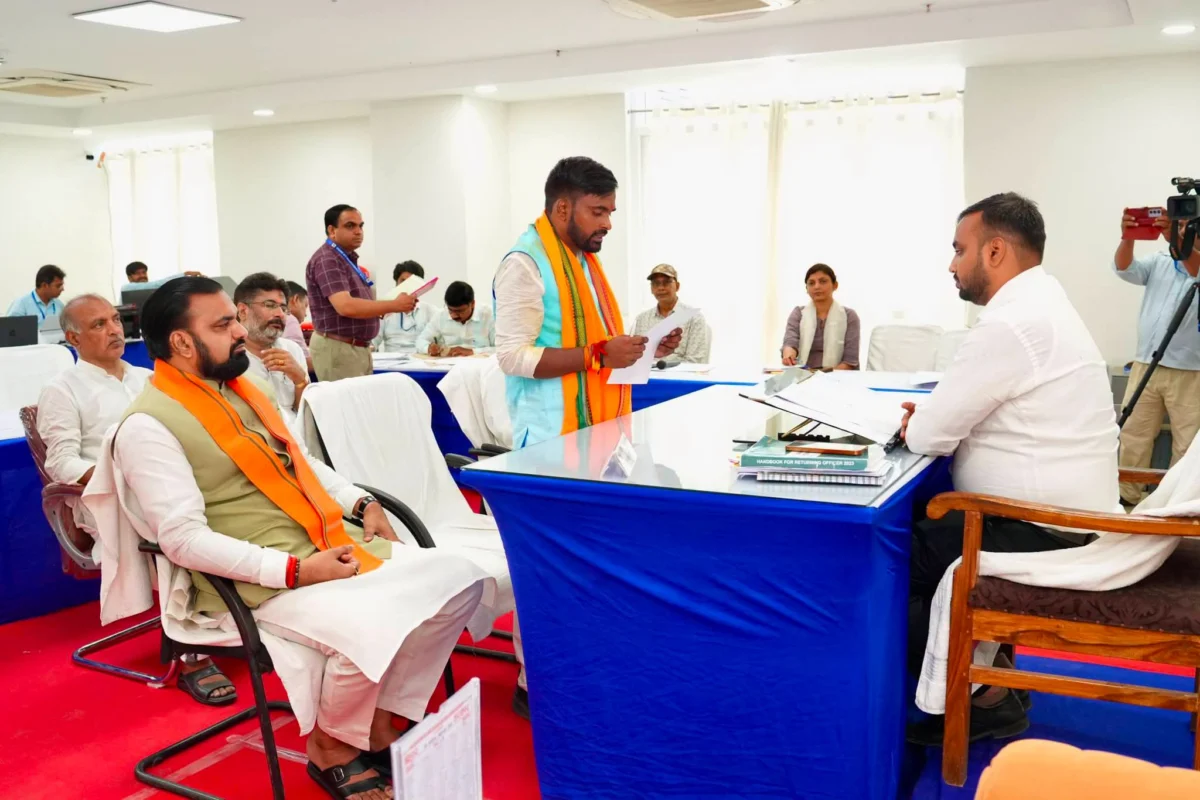बांकीपुर उपचुनाव: भाजपा उम्मीदवार नीरज सिन्हा ने भरा नामांकन, सम्राट चौधरी की मौजूदगी में हुआ शक्ति प्रदर्शन