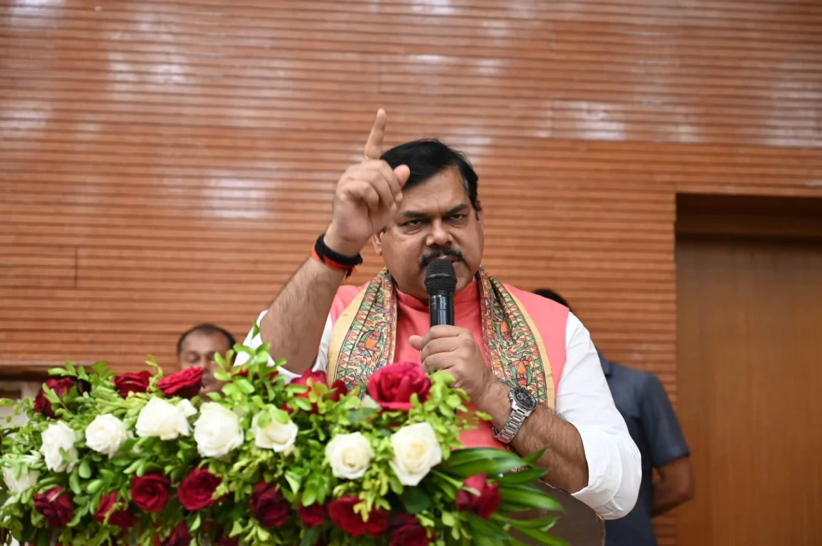 मिड डे मील की गुणवत्ता से समझौता नहीं, दो महीने में इंसुलेटेड बर्तन अनिवार्य: शिक्षा मंत्री
