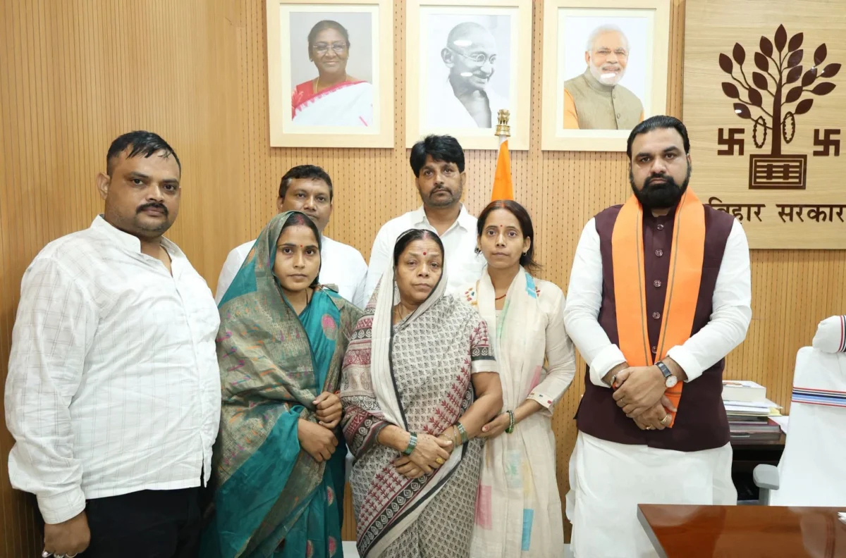 मुख्यमंत्री सम्राट चौधरी ने भरत तिवारी के परिजनों से की मुलाकात, न्याय का दिलाया भरोसा