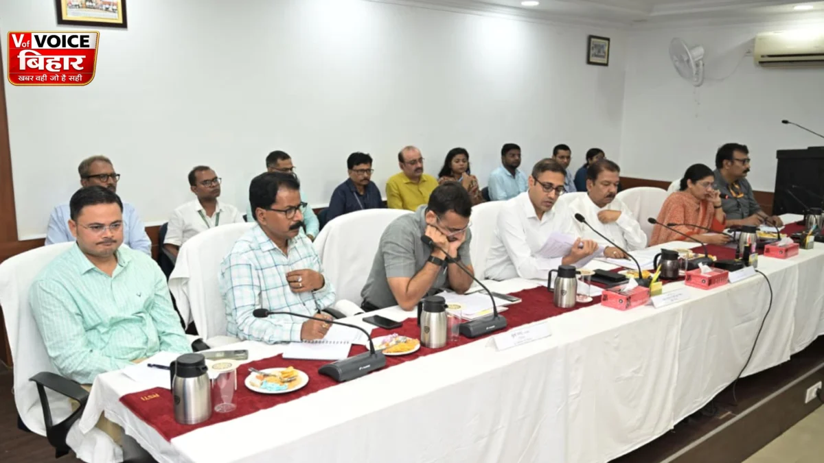 पटना के राजस्व अधिकारियों को मंत्री दिलीप जायसवाल की दोटूक चेतावनी: ‘पिक एंड चूज़ नहीं चलेगा, एक महीने में सुधार नहीं हुआ तो होगी कार्रवाई’