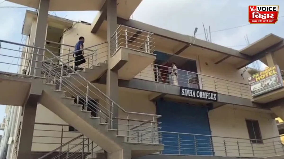 पटना के होटल में पुलिस की बड़ी कार्रवाई, 3 नाबालिग लड़कियां रेस्क्यू, कई हिरासत में 1 पटना के होटल में पुलिस की बड़ी कार्रवाई, 3 नाबालिग लड़कियां रेस्क्यू, कई हिरासत में
