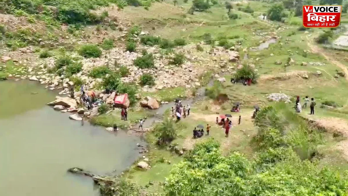 मुंगेर झील में दर्दनाक हादसा: स्टेशन मास्टर के इकलौते बेटे की डूबने से मौत, चेतावनी के बावजूद गहरे पानी में उतरे थे पांच दोस्त