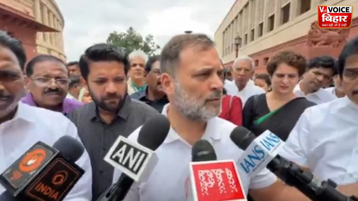 दिल्ली यूनिवर्सिटी की एडवाइजरी पर राहुल गांधी का हमला, बोले- छात्रों को लोकतांत्रिक अधिकारों से डराने की कोशिश बर्दाश्त नहीं