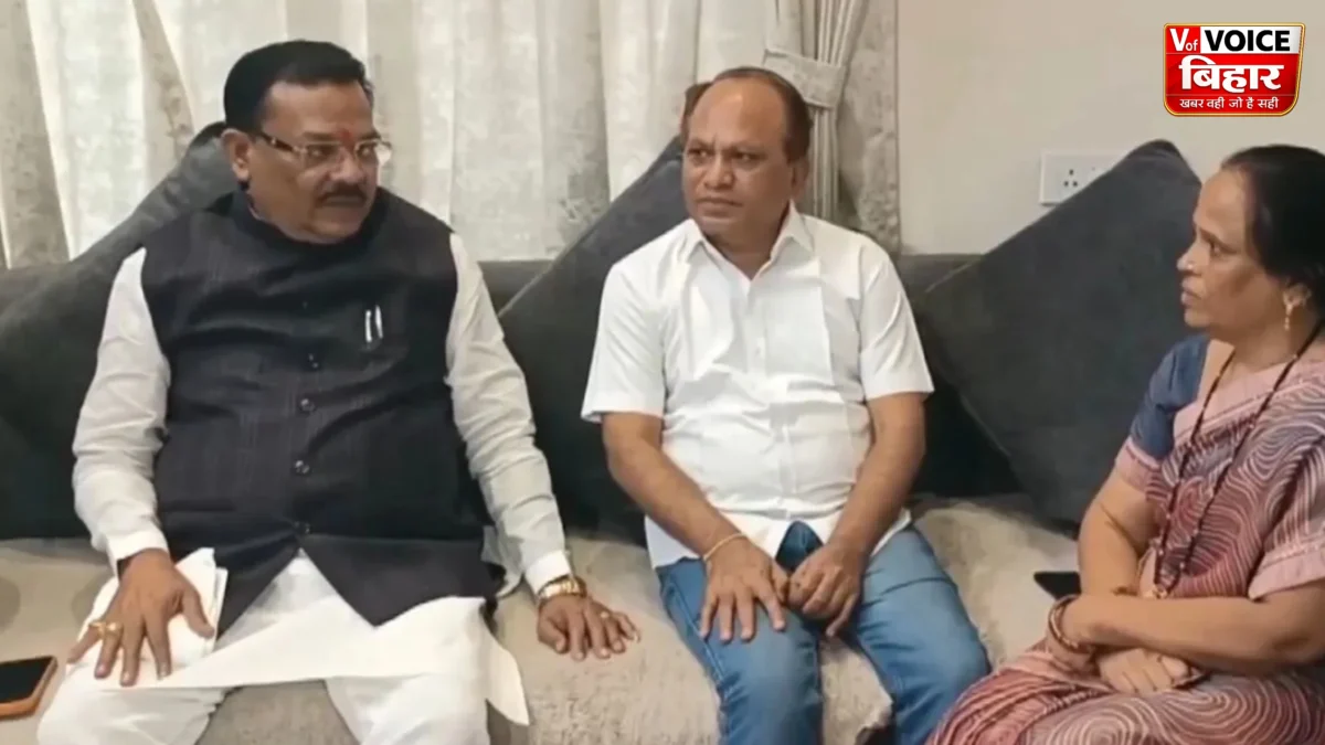 NEET आंदोलन के बाद अभिजीत दीपके के घर पहुंचे महाराष्ट्र सरकार के मंत्री, बोले- 'सरकार ने प्रमुख मांगें स्वीकार कीं'; धर्मेंद्र प्रधान के इस्तीफे के बाद जारी पत्र भी चर्चा में