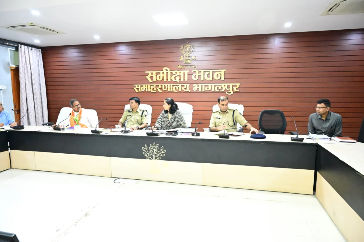 भागलपुर में SC/ST अत्याचार निवारण मामलों की समीक्षा बैठक, 83 पीड़ितों को मिला मुआवजा; लंबित मामलों के शीघ्र निष्पादन का निर्देश