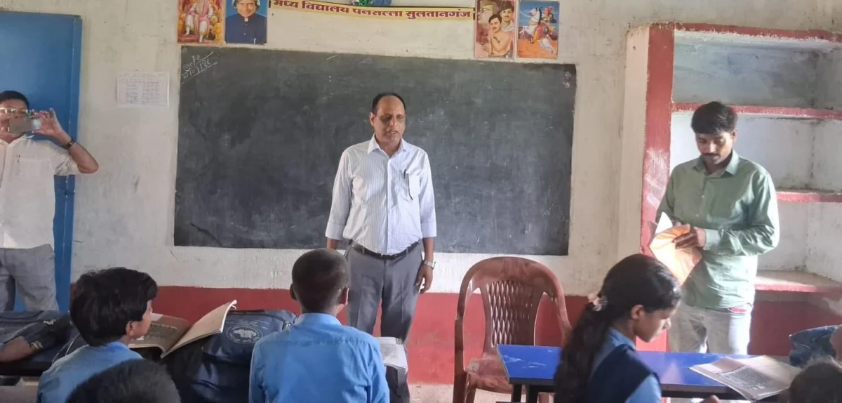 श्रावणी मेला की तैयारियों का जिला शिक्षा पदाधिकारी ने लिया जायजा, 14 सरकारी विद्यालयों में कांवड़ियों के ठहरने की होगी व्यवस्था