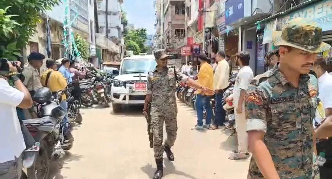 थाने के सामने बिल्डर की हत्या से सनसनी, खून से लथपथ मिला शव; पुलिस जांच में जुटी