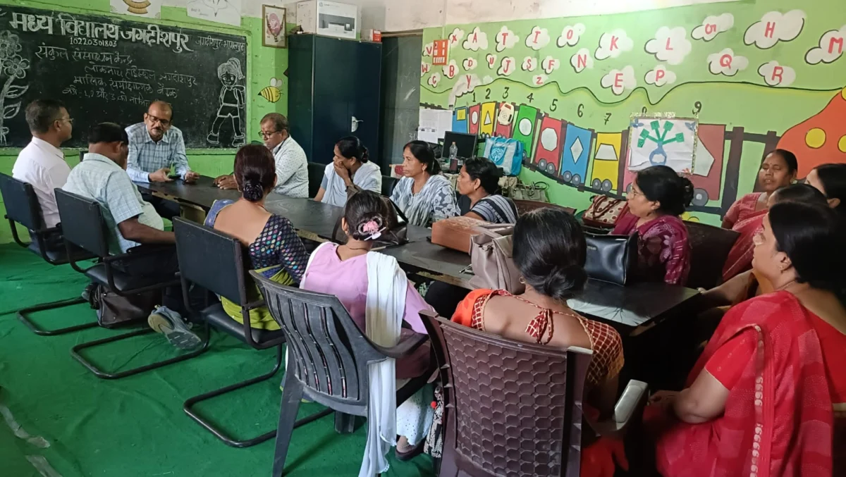 मध्य विद्यालय जगदीशपुर में बैगलेस शनिवार पर विशेष गतिविधियां, बच्चों ने सीखा कौशल विकास और सामाजिक जागरूकता का महत्व