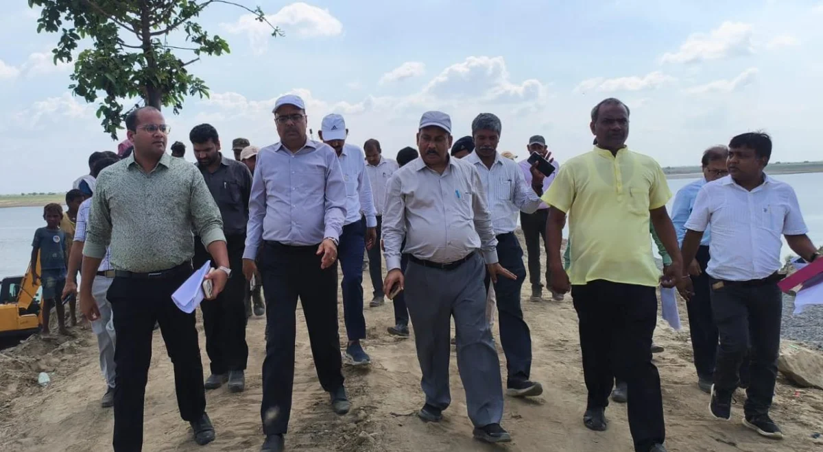भागलपुर में बाढ़ सुरक्षा कार्यों का निरीक्षण, जल संसाधन विभाग के सचिव ने तटबंध निर्माण में तेजी लाने के दिए निर्देश