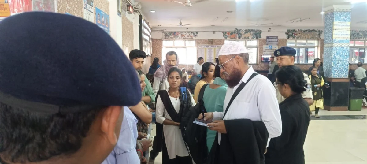 भागलपुर–मंदार हिल रेलखंड में चला सघन टिकट जांच अभियान, 247 यात्रियों से वसूला गया 2.15 लाख रुपये जुर्माना 1 भागलपुर–मंदार हिल रेलखंड में चला सघन टिकट जांच अभियान, 247 यात्रियों से वसूला गया 2.15 लाख रुपये जुर्माना
