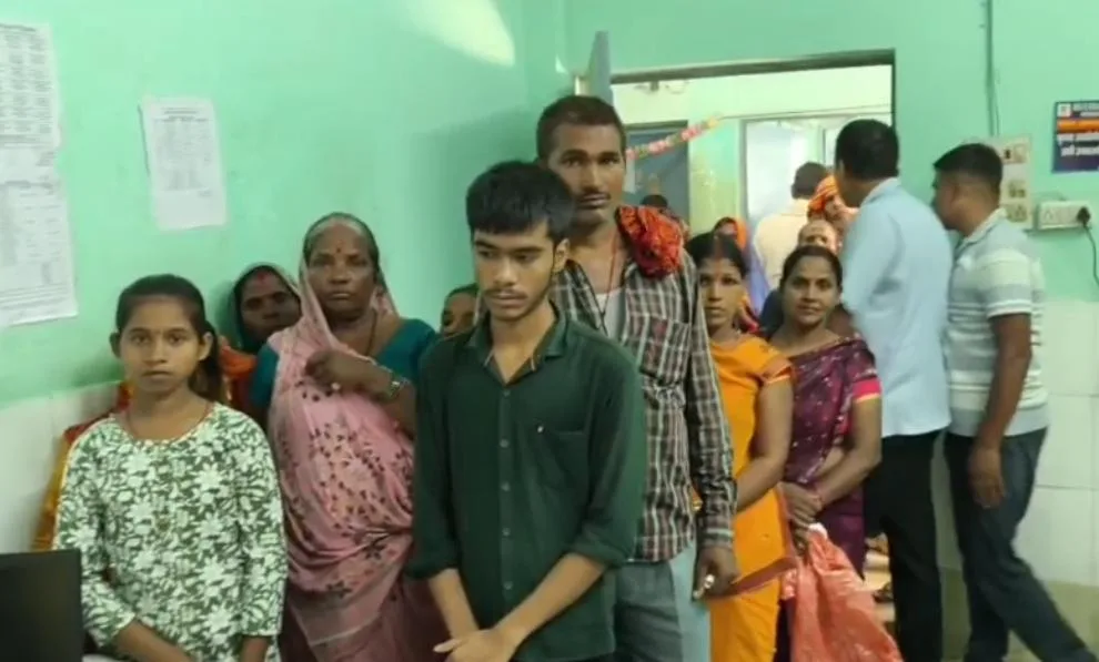 भागलपुर के पीरपैंती रेफरल अस्पताल में डॉक्टरों की कमी से बढ़ी मरीजों की परेशानी, घंटों इंतजार के बाद मिला इलाज