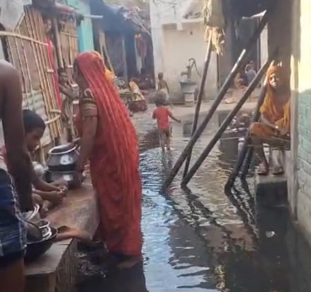 भागलपुर के बलहा गांव में जलजमाव से बढ़ी मुश्किलें, महादलित टोला के 50 परिवार गंदगी और संक्रमण के खतरे के बीच रहने को मजबूर