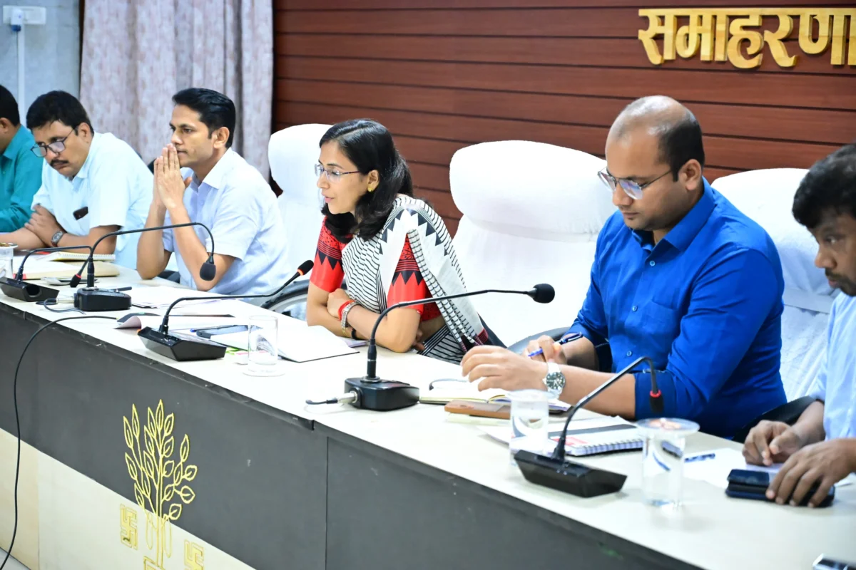 भागलपुर में सहयोग शिविर की शिकायतों के गुणवत्तापूर्ण निपटारे पर जोर, डीएम ने अधिकारियों को फीडबैक लेने और संतुष्टि सुनिश्चित करने के दिए निर्देश