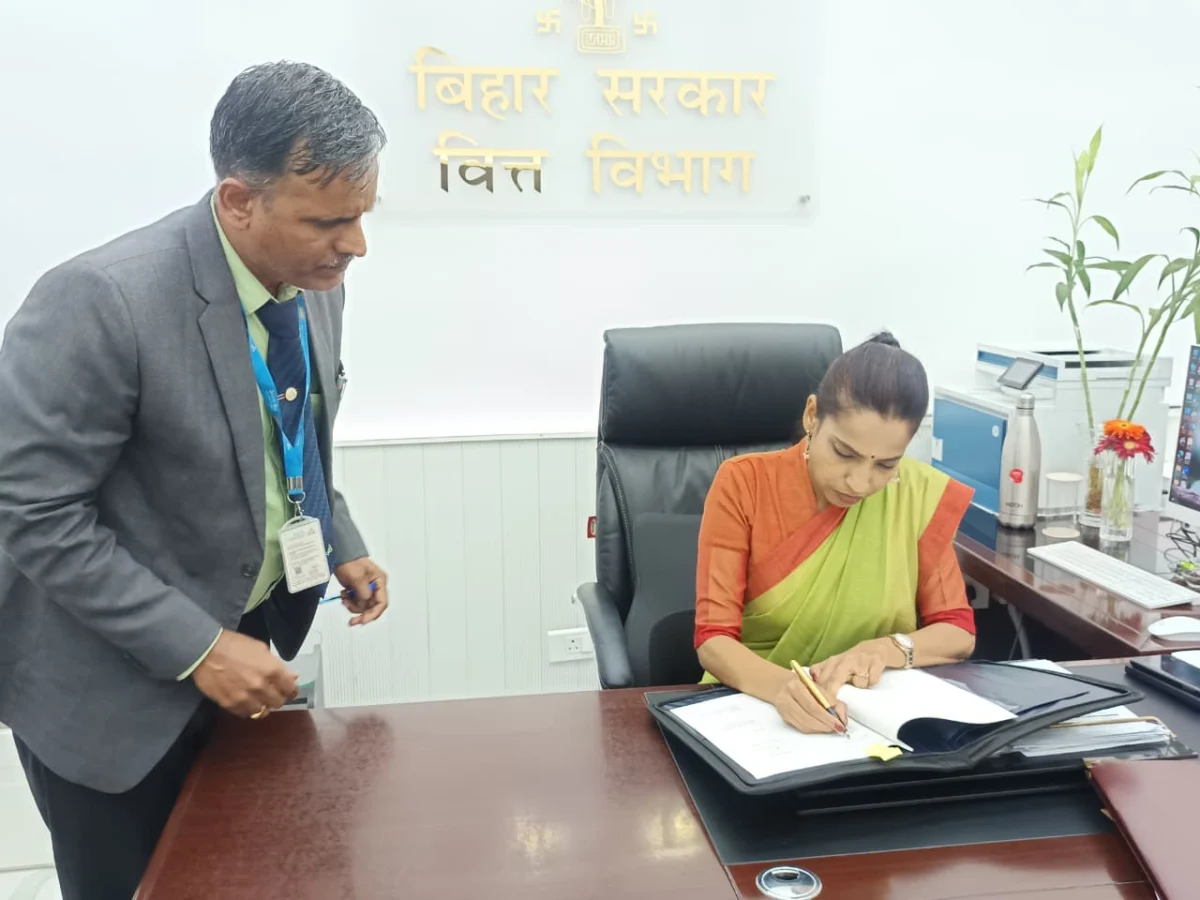 बिहार सरकार का बड़ा फैसला, कर्मचारियों के सैलरी पैकेज खातों के लिए 9 प्रमुख बैंकों के साथ एमओयू एक साल के लिए फिर बढ़ाया गया 1 बिहार सरकार का बड़ा फैसला, कर्मचारियों के सैलरी पैकेज खातों के लिए 9 प्रमुख बैंकों के साथ एमओयू एक साल के लिए फिर बढ़ाया गया