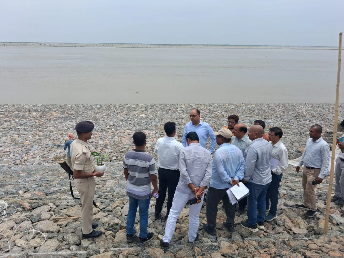 बाढ़ से पहले जल संसाधन विभाग अलर्ट, सारण और वैशाली में कटावरोधी कार्यों का सचिव ने किया निरीक्षण, समयसीमा में काम पूरा करने के निर्देश