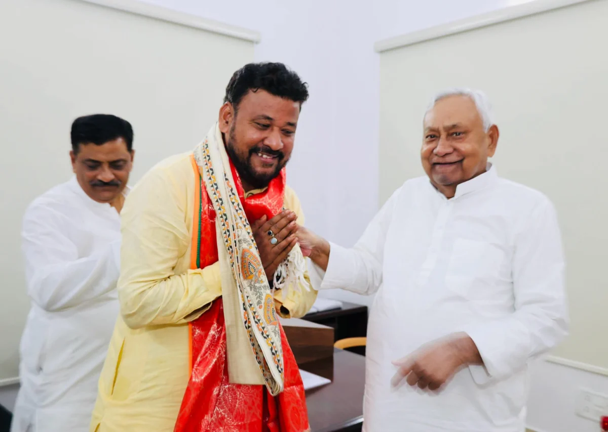 बांकीपुर उपचुनाव: भाजपा प्रत्याशी अभिषेक कुमार सिन्हा ‘बंटी’ ने नीतीश कुमार से मुलाकात कर लिया आशीर्वाद