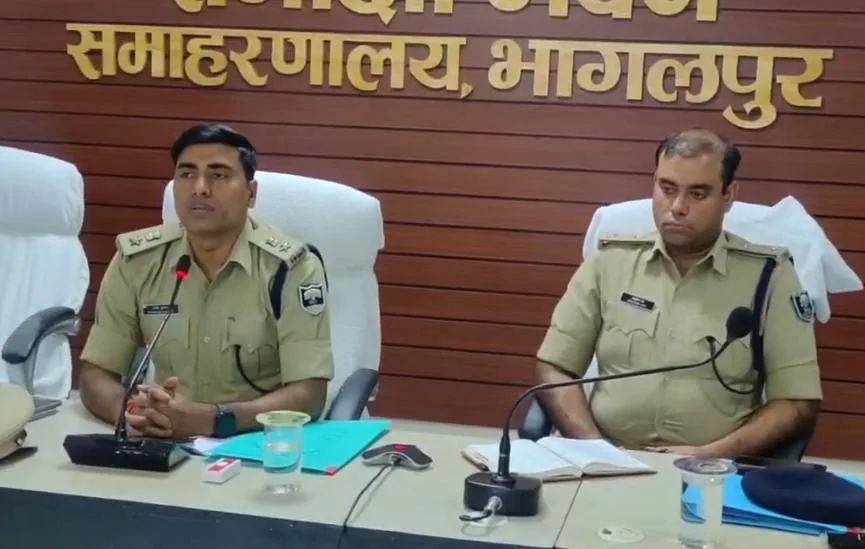 श्रावणी मेला की सुरक्षा व्यवस्था पर भागलपुर पुलिस अलर्ट, बेहतर कार्य करने वाले पुलिसकर्मी सम्मानित, लापरवाही पर कार्रवाई के संकेत