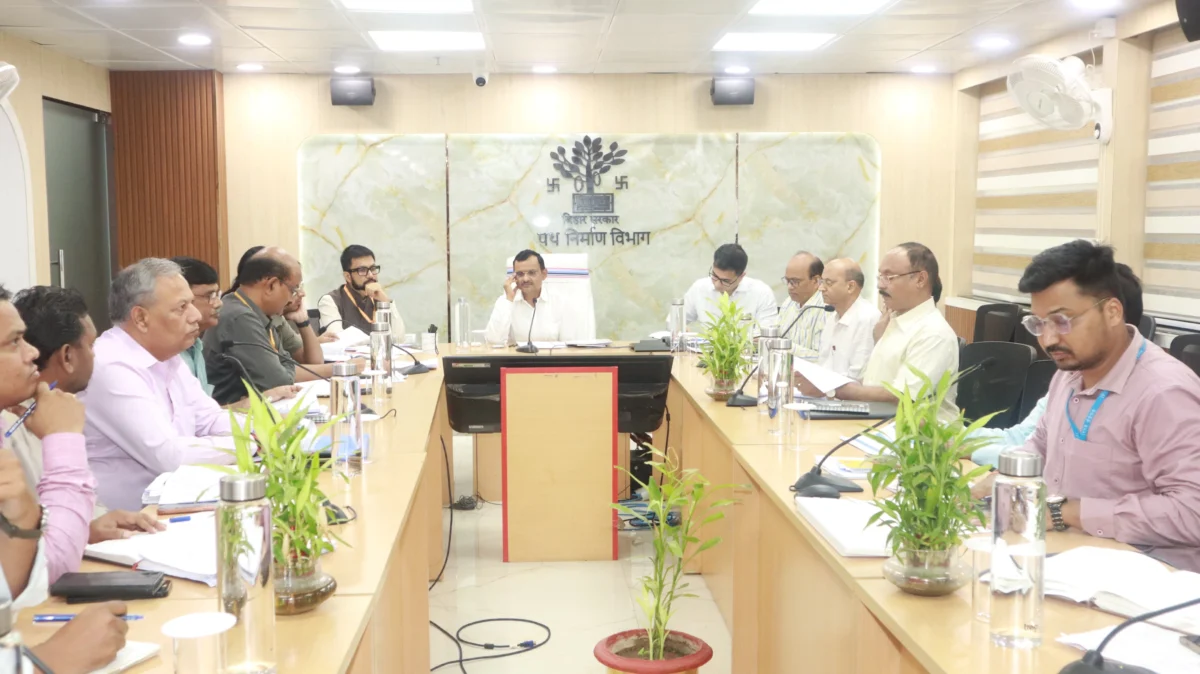 बिहार की सड़क परियोजनाओं को मिलेगी रफ्तार, यूटिलिटी शिफ्टिंग में तेजी लाने के लिए विभागों को सख्त निर्देश 1 बिहार की सड़क परियोजनाओं को मिलेगी रफ्तार, यूटिलिटी शिफ्टिंग में तेजी लाने के लिए विभागों को सख्त निर्देश