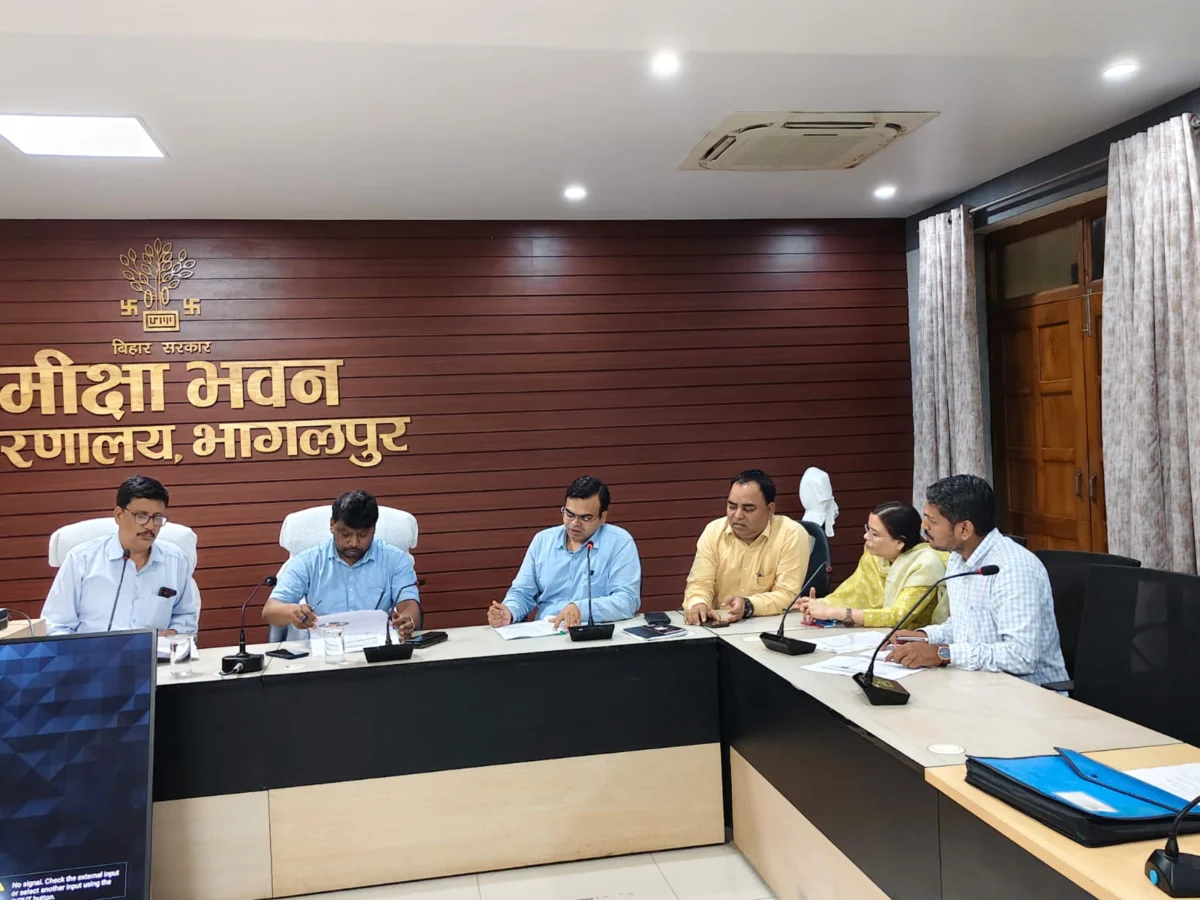 भागलपुर में पेयजल और स्वच्छता योजनाओं की समीक्षा, कार्यों में तेजी लाने के निर्देश, दो माह में शौचालय भुगतान पूरा करने का लक्ष्य