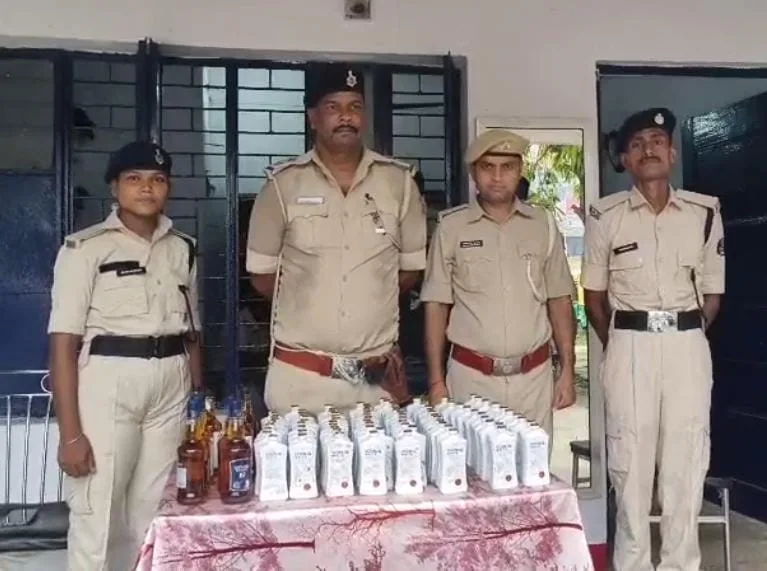 भागलपुर में पुलिस की कार्रवाई, 99 बोतल विदेशी शराब के साथ बाइक जब्त; तस्कर मौके से फरार
