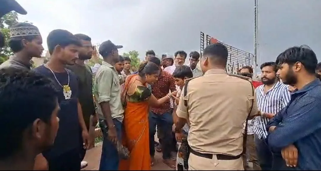 भागलपुर में शराब तस्करी पर पुलिस का बड़ा प्रहार, 99 बोतल विदेशी शराब और बाइक जब्त; तस्कर पुलिस को चकमा देकर फरार