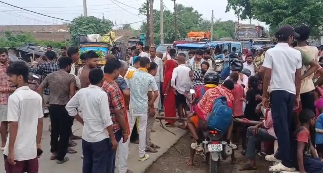 पानी संकट से नाराज ग्रामीणों ने सुलतानगंज-देवघर मुख्य मार्ग किया जाम, आश्वासन के बाद खुला रास्ता