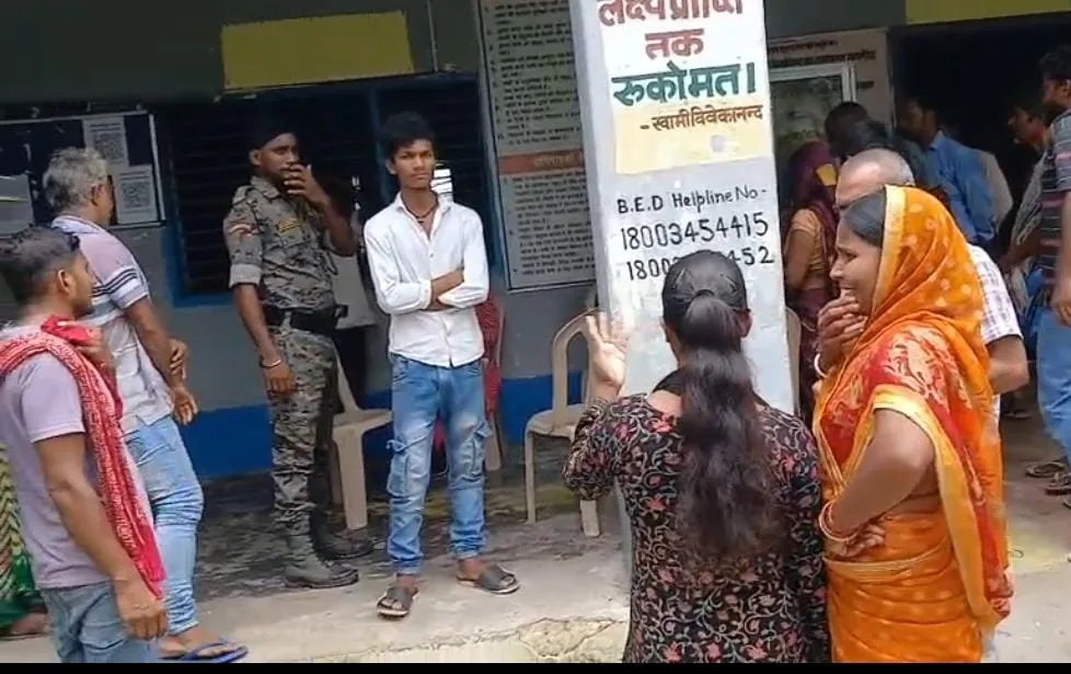 भागलपुर में स्कूल की महिला लिपिक पर फायरिंग से सनसनी, टोटो रोककर बदमाशों ने चलाई गोलियां; बाल-बाल बचीं 1 भागलपुर में स्कूल की महिला लिपिक पर फायरिंग से सनसनी, टोटो रोककर बदमाशों ने चलाई गोलियां; बाल-बाल बचीं