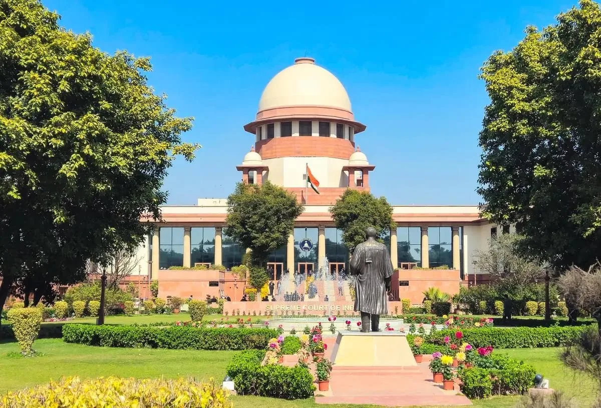 सुप्रीम कोर्ट में सुनवाई के दौरान युवक ने तोड़ी मर्यादा, सीजेआई पर की अभद्र टिप्पणी