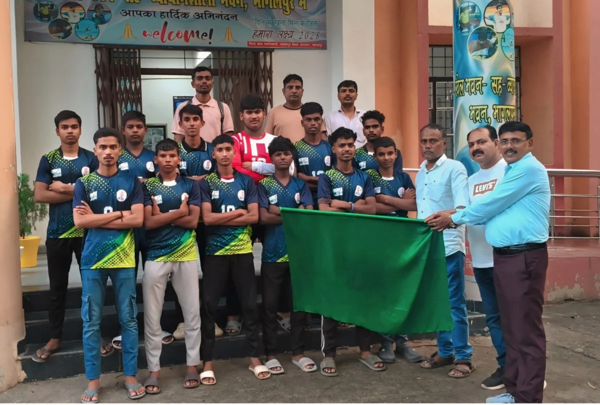 राज्य स्तरीय अंडर-17 फुटबॉल प्रतियोगिता के लिए भागलपुर की टीम किशनगंज रवाना, खिलाड़ियों में दिखा उत्साह