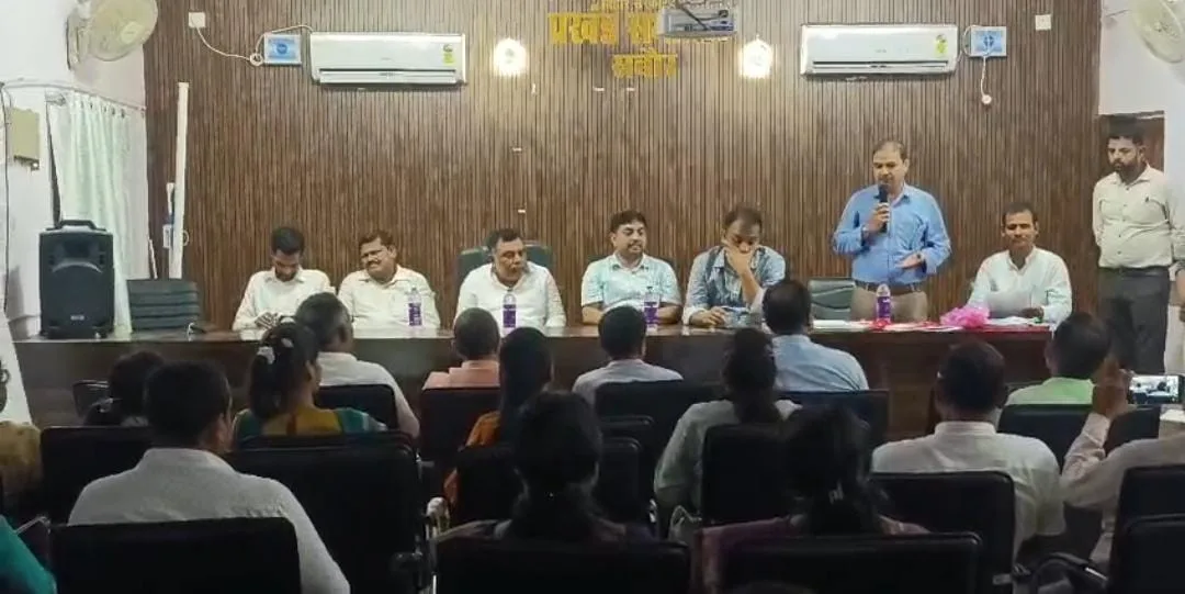 सबौर में जनगणना 2027 से जुड़े कर्मियों को मिला सम्मान, उत्कृष्ट कार्य के लिए फील्ड ट्रेनर और कार्यपालक सहायकों को प्रशस्ति पत्र प्रदान