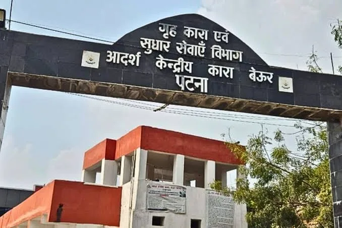 बेऊर जेल में बड़ी कार्रवाई: उच्च कक्षपाल समेत तीन निलंबित, 13 जेलकर्मियों पर अब तक गिरी गाज