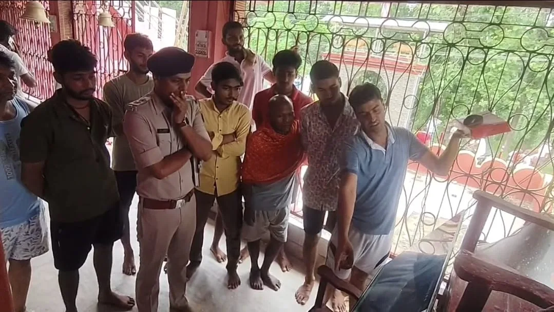 भागलपुर के काली मंदिर में बड़ी चोरी, प्रतिमा और चांदी के आभूषण गायब होने से ग्रामीणों में आक्रोश 1 भागलपुर के काली मंदिर में बड़ी चोरी, प्रतिमा और चांदी के आभूषण गायब होने से ग्रामीणों में आक्रोश