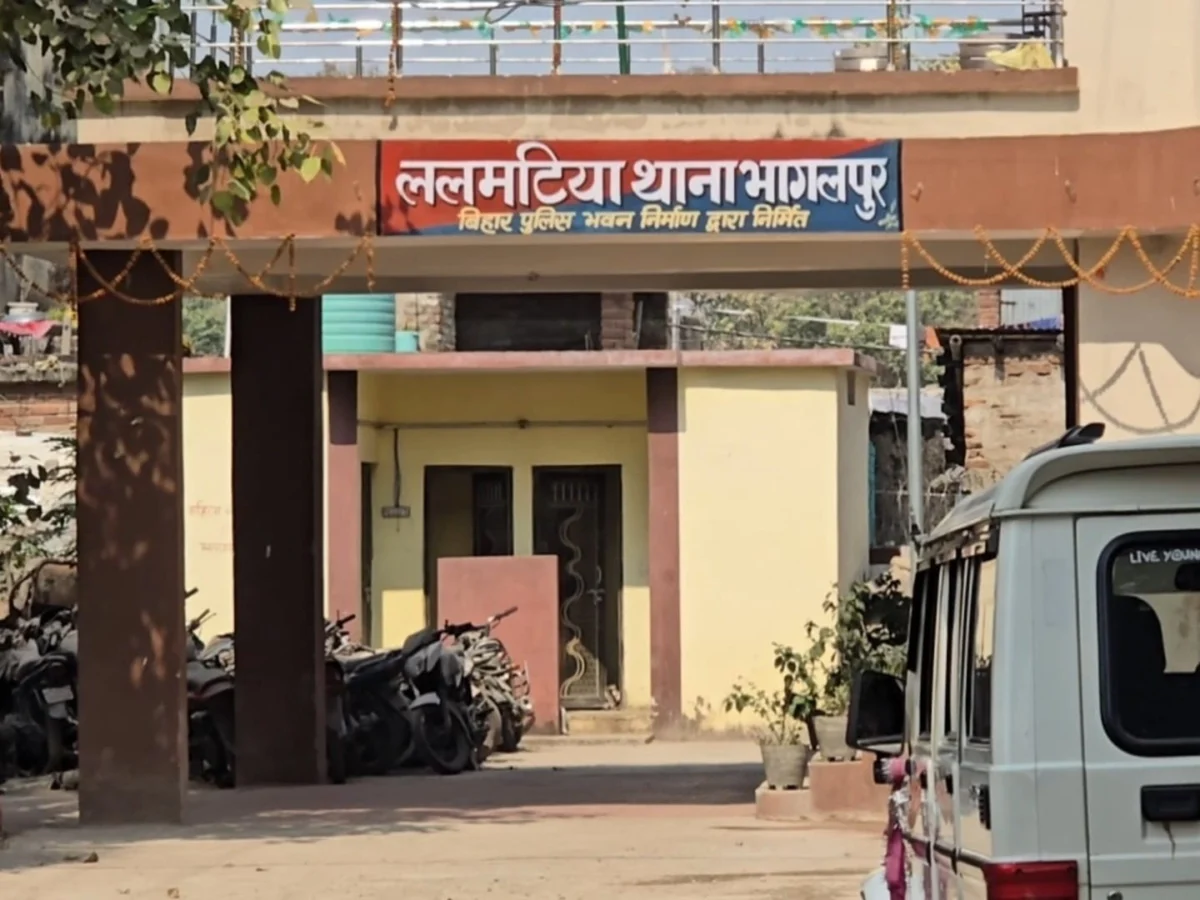 किशोरी के साथ नशे में मिला युवक गिरफ्तार, पुलिस ने भेजा जेल; परिजनों ने नहीं दी लिखित शिकायत 1 किशोरी के साथ नशे में मिला युवक गिरफ्तार, पुलिस ने भेजा जेल; परिजनों ने नहीं दी लिखित शिकायत