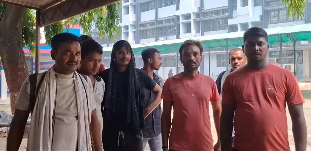 भागलपुर में देर रात दर्दनाक सड़क हादसा, अज्ञात वाहन की टक्कर से युवक की मौत, दूसरा जिंदगी की जंग लड़ रहा 1 भागलपुर में देर रात दर्दनाक सड़क हादसा, अज्ञात वाहन की टक्कर से युवक की मौत, दूसरा जिंदगी की जंग लड़ रहा