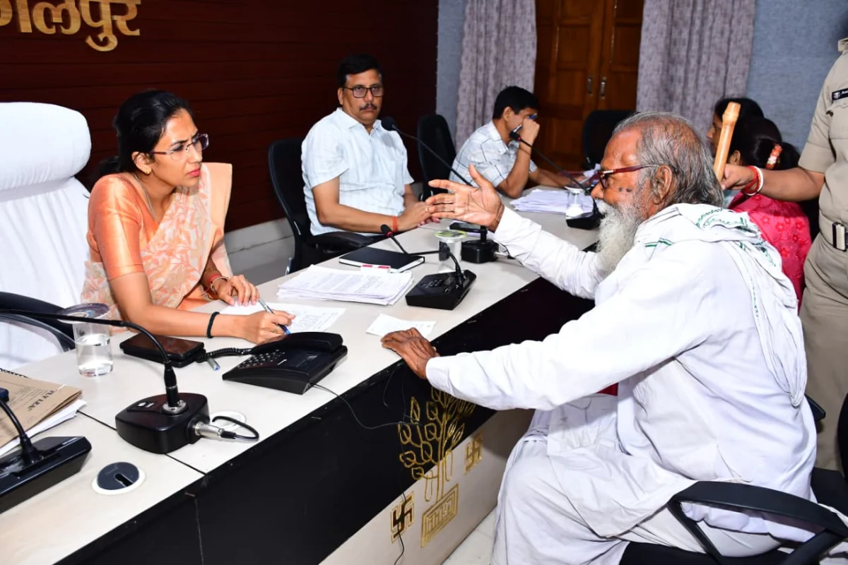 भागलपुर में जनता दरबार बना आम लोगों की उम्मीदों का मंच, जिलाधिकारी ने सुनी समस्याएं और अधिकारियों को दिए त्वरित समाधान के निर्देश